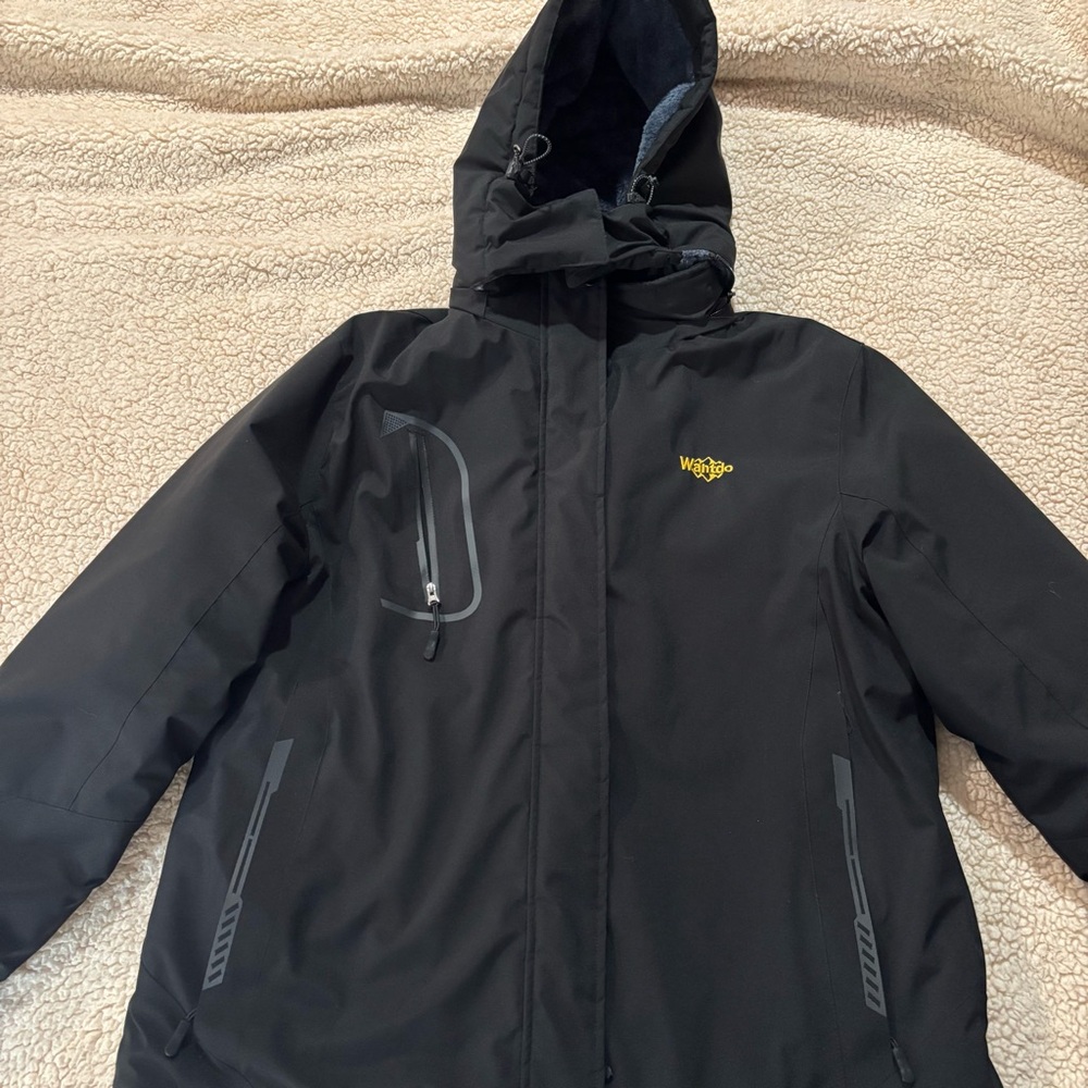Womens’s Black Hooded Winter Ski Jacket